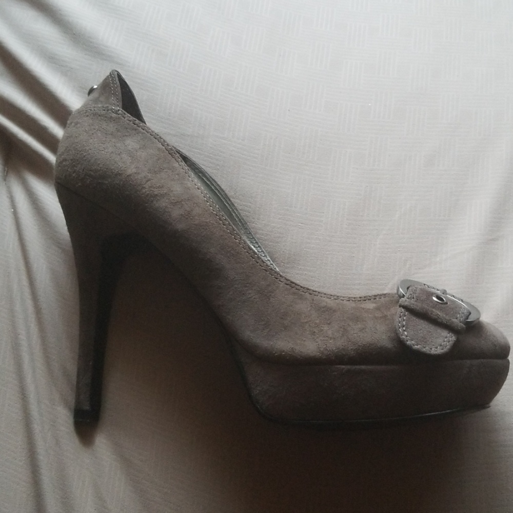 Heels - Picture 2 of 2
